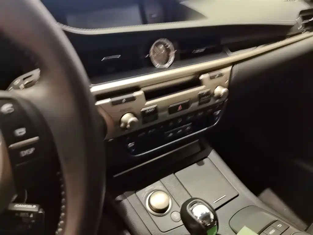 Lexus ES 2014 250 Elite Edition фото 20