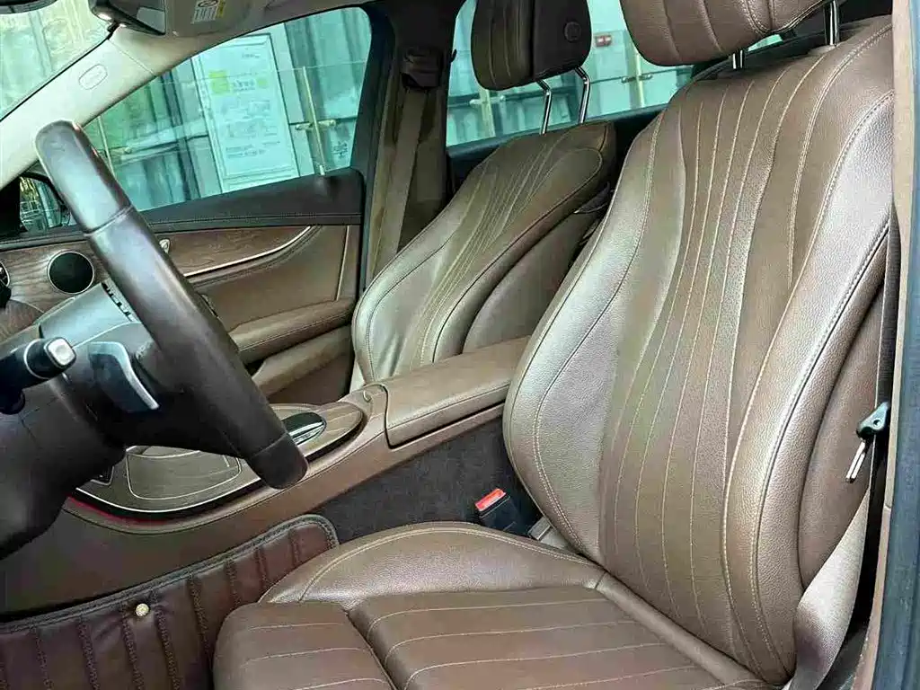 Фото 9 - Mercedes-Benz E-Class