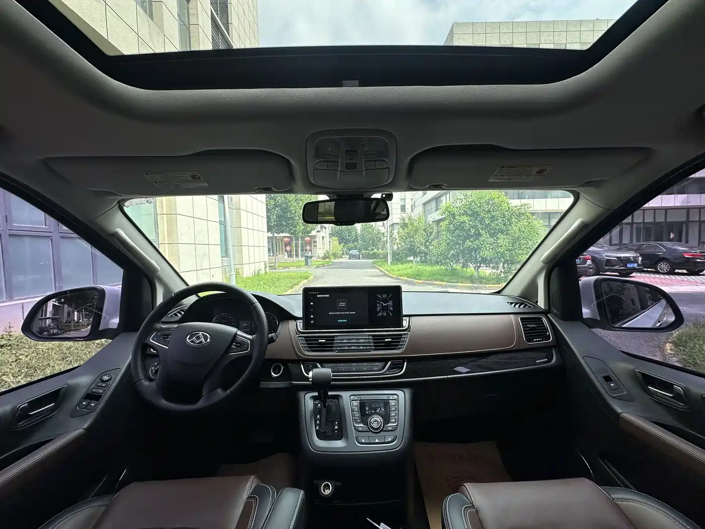 SAIC Maxus Maxus G10 2018 2018 PLUS 2.0T Automatic Flagship Edition