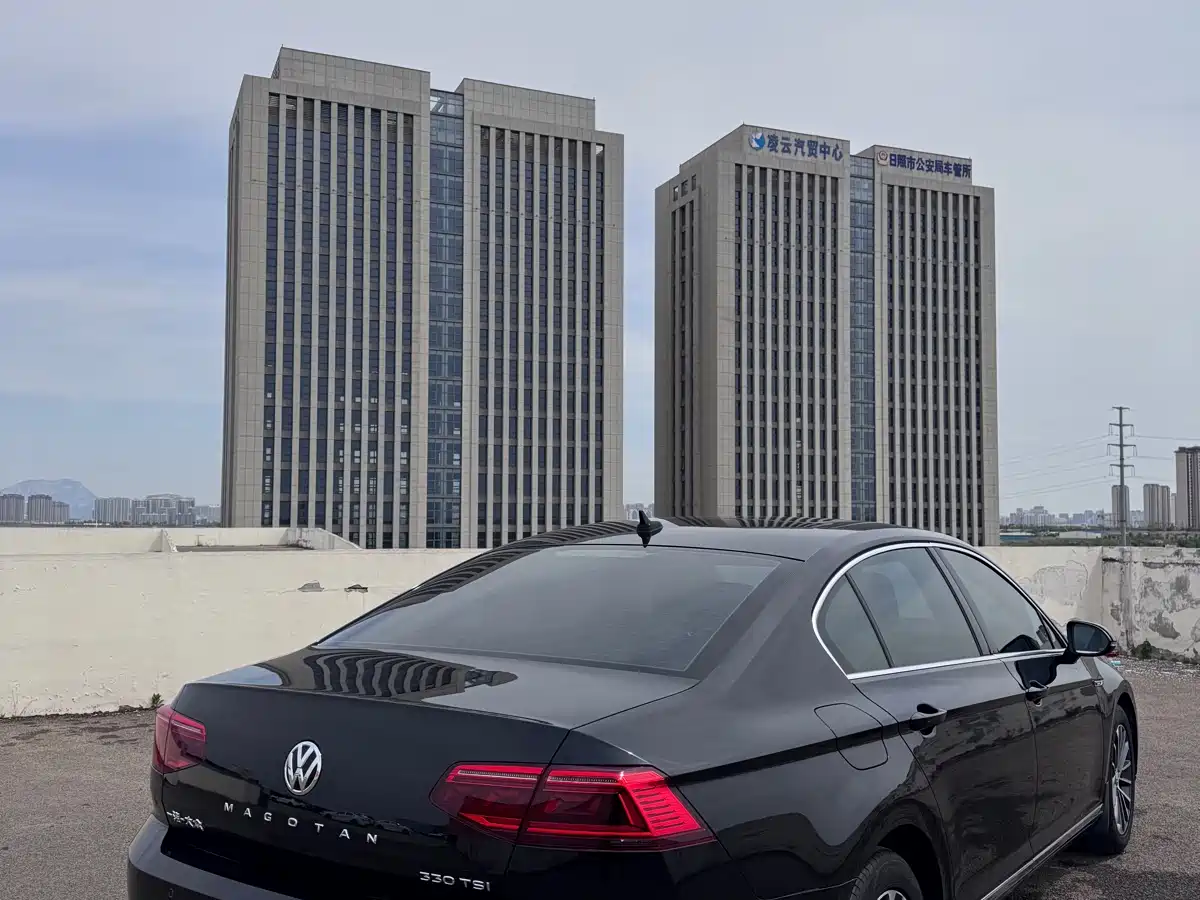 Volkswagen Magotan 2020 330TSI DSG Luxury фото 5