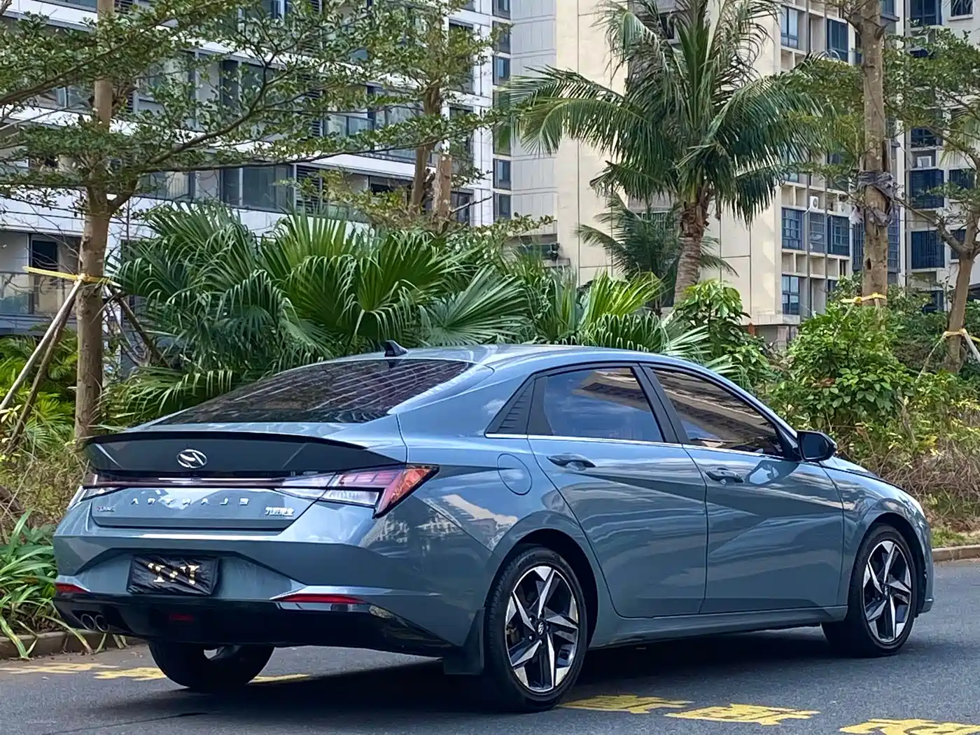 Hyundai Elantra 2022 240TGDi DCT LUX Premium Edition фото 9