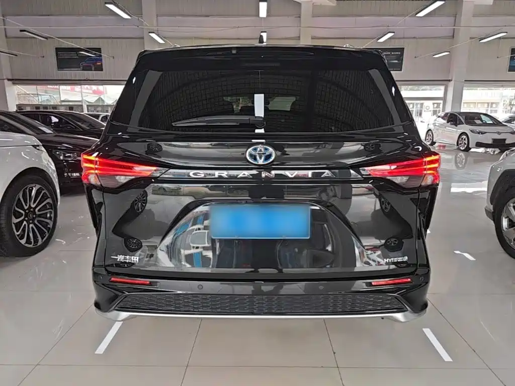 Toyota Granvia 2023 2022 2.5L Hybrid Premium Edition