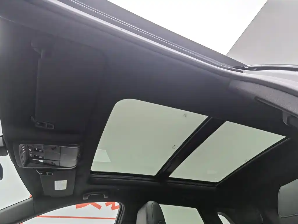 Photo 14 - Cadillac XT5