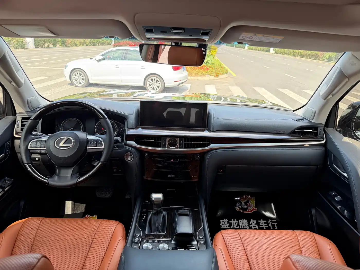 Фото 15 - Lexus LX
