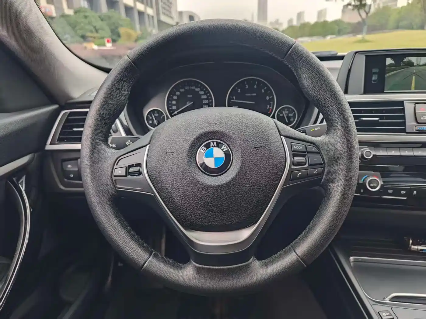 BMW 3 Series GT 2018 320i Fashion фото 12