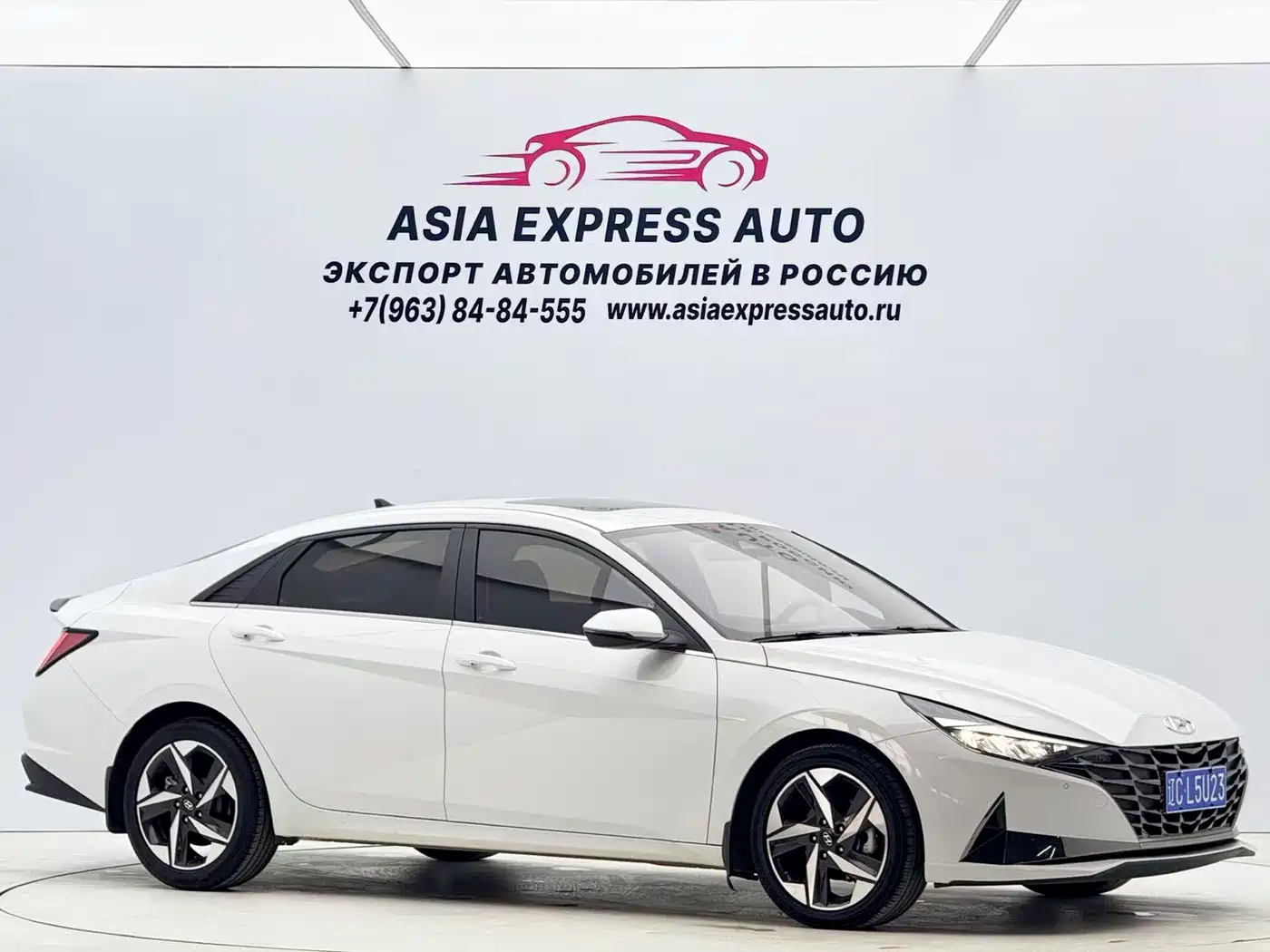 Hyundai Elantra 2022 1.5L CVT LUX Premium Edition фото 3