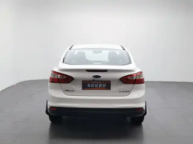 Ford Focus 2012 Sedan 1.6L Automatic Trend — фото 4