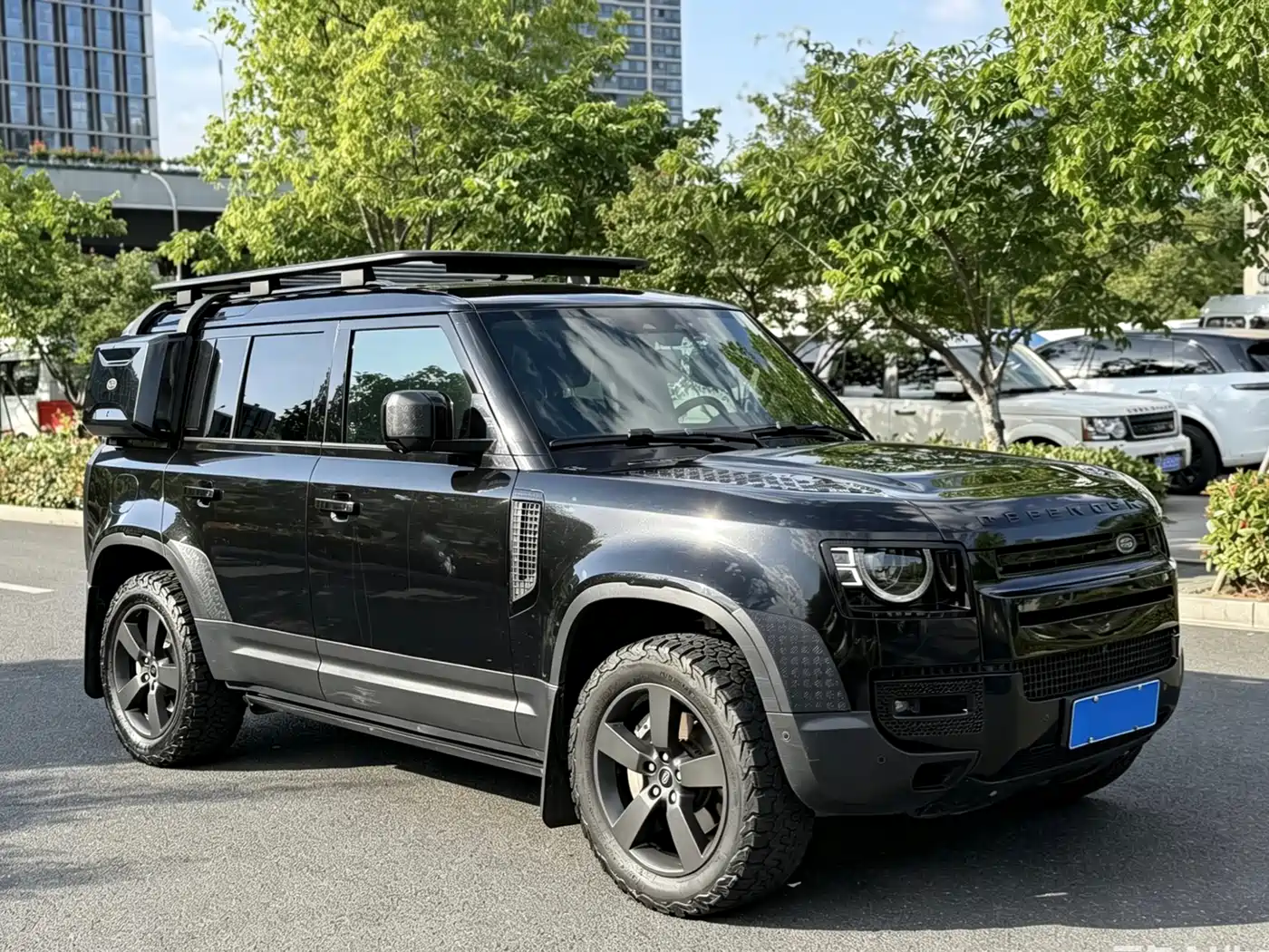 Land Rover Defender 2021 110 P400 Dark Special Edition фото 4
