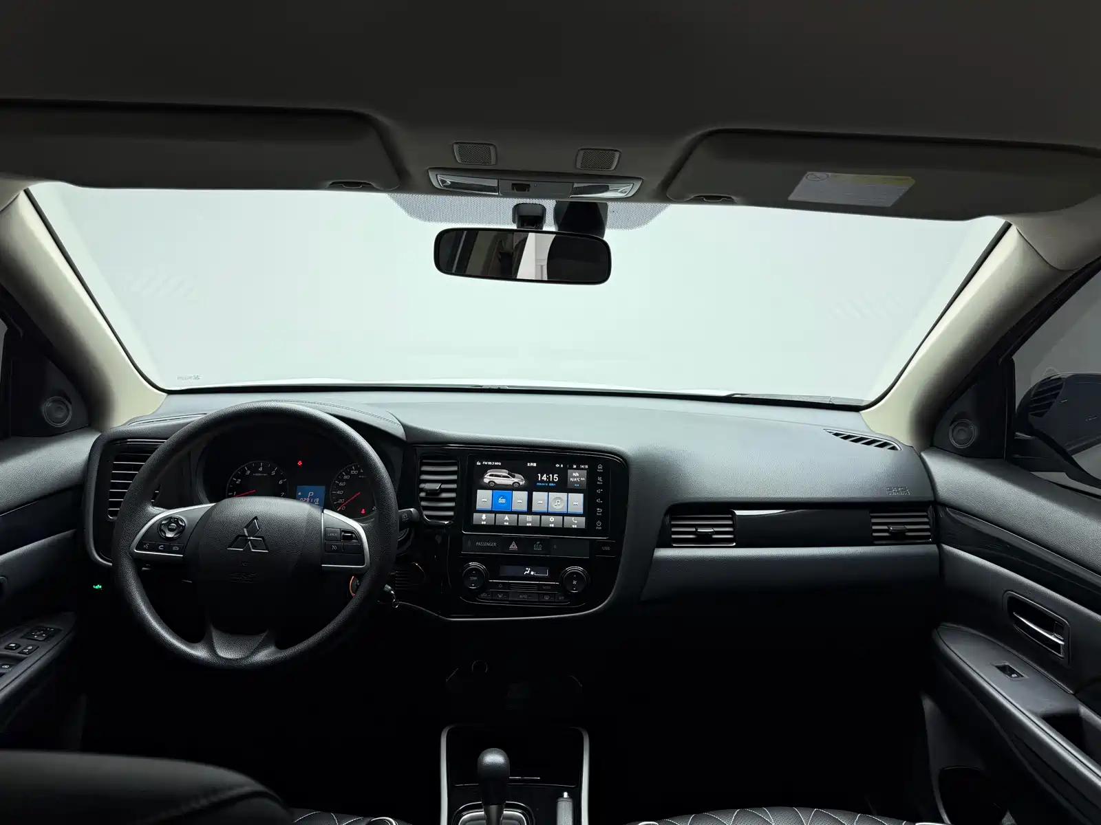 صورة 10 - Mitsubishi Outlander