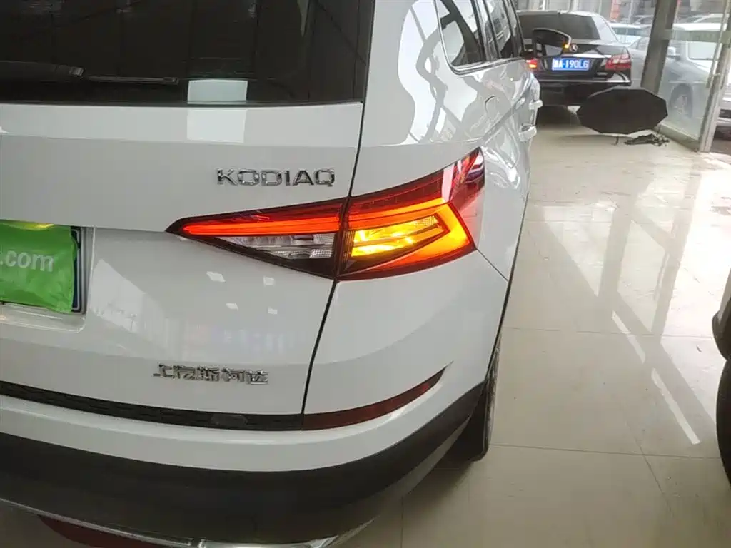 Škoda Kodiaq 2018 Facelift TSI330 7-seat 2WD Luxury Tech Edition фото 8