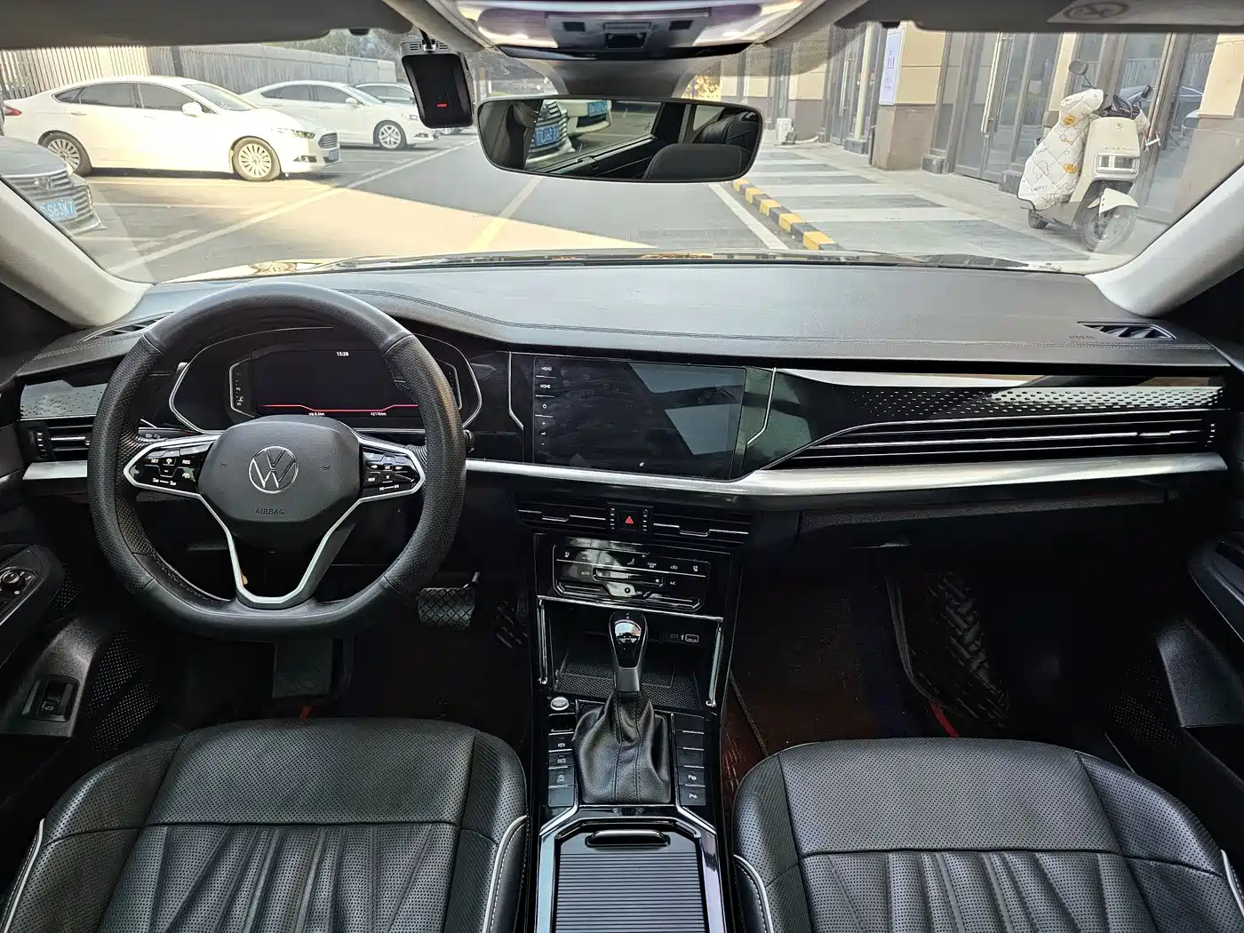Volkswagen Passat 2022 330TSI Starlight Luxury Edition фото 9