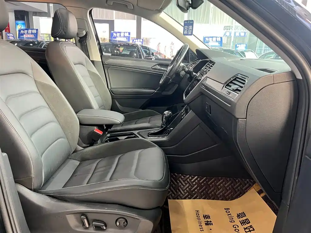 Volkswagen Tiguan L 2021 330TSI Automatic 2WD R-Line Premium фото 23
