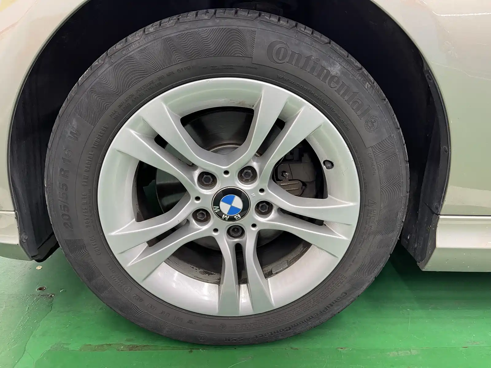 Photo 28 - BMW 3 Series