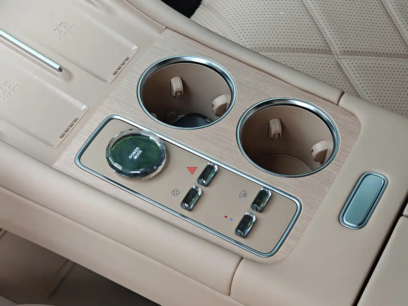 Chery Fengyun Fengyun T11 2025 2024 Base Model