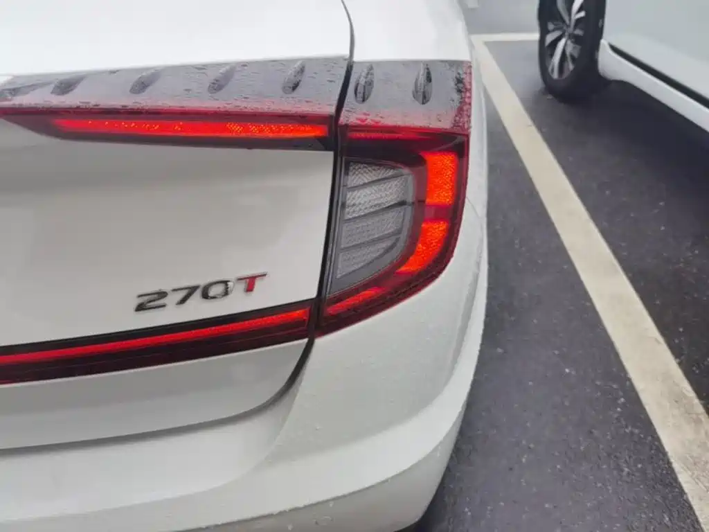 Фото 8 - Hyundai Sonata