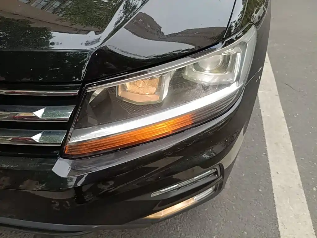 Photo 18 - Volkswagen Tiguan L