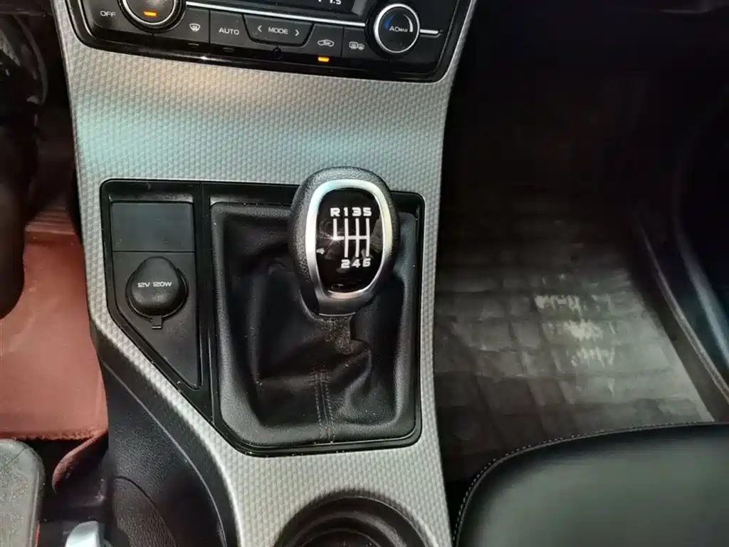 Фото 14 - Geely Emgrand GS