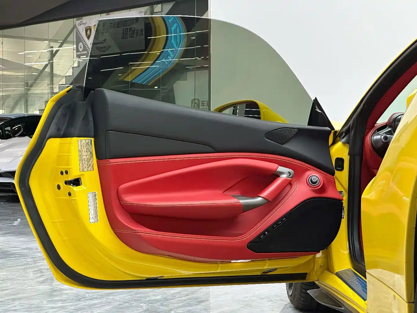 Ferrari F8 2021 2019 Tributo 3.9T V8