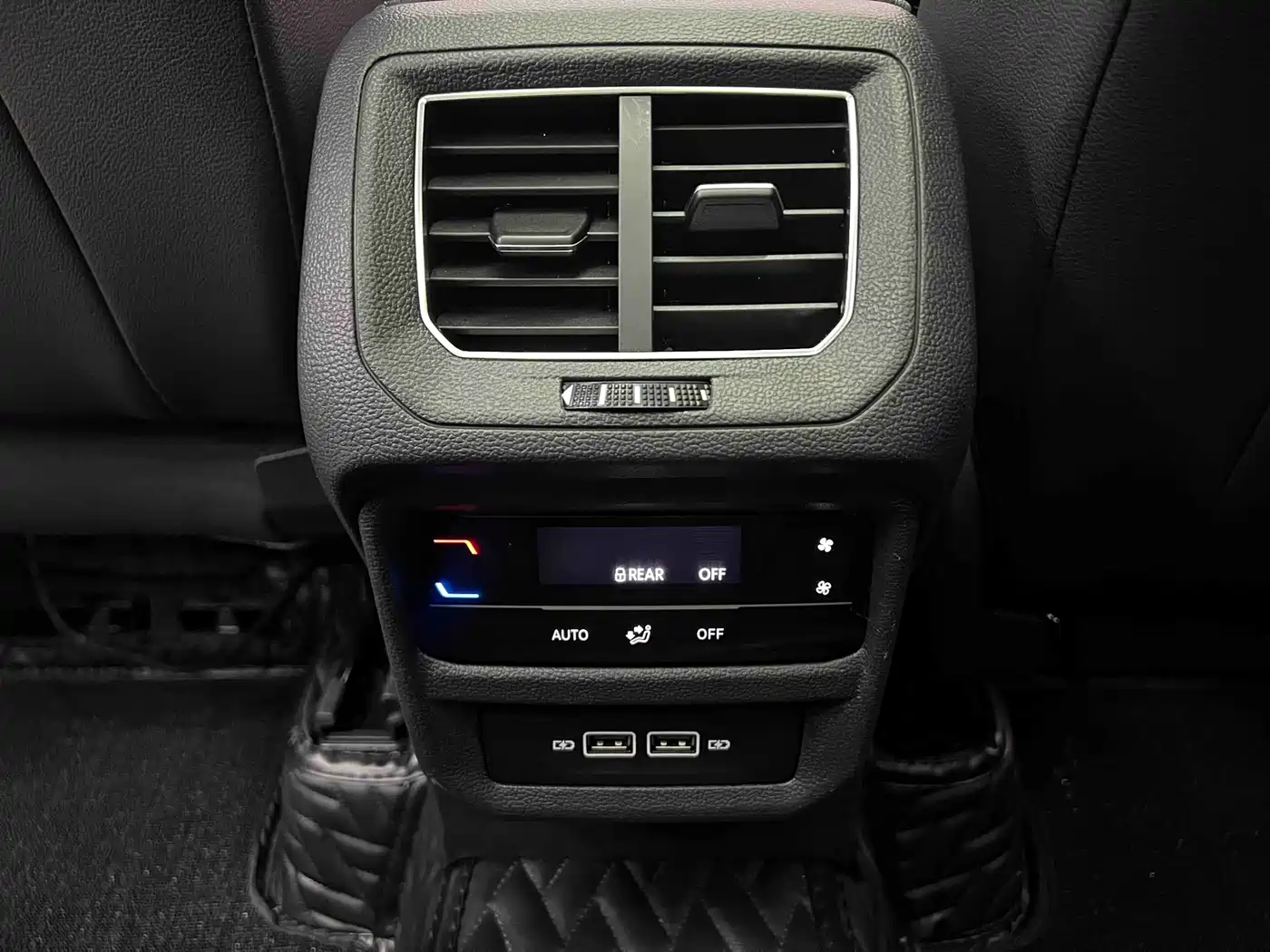 Volkswagen Tayron 2022 280TSI 2WD Luxury Smart Connect Edition фото 16