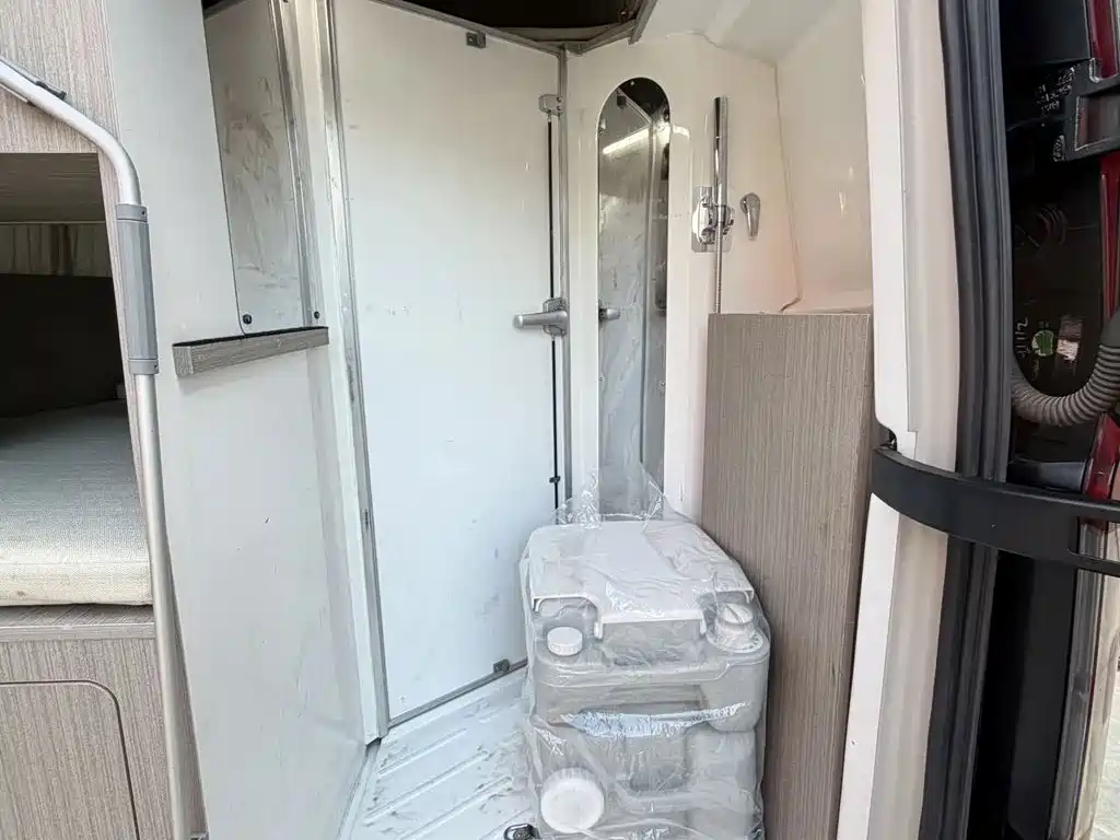 Ford Transit 2023 2023 Model 2.0T Diesel Automatic Multi-purpose Commercial Vehicle Medium Wheelbase Low Roof 5/6 Seater