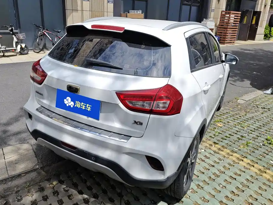 Фото 3 - Geely Vision X3