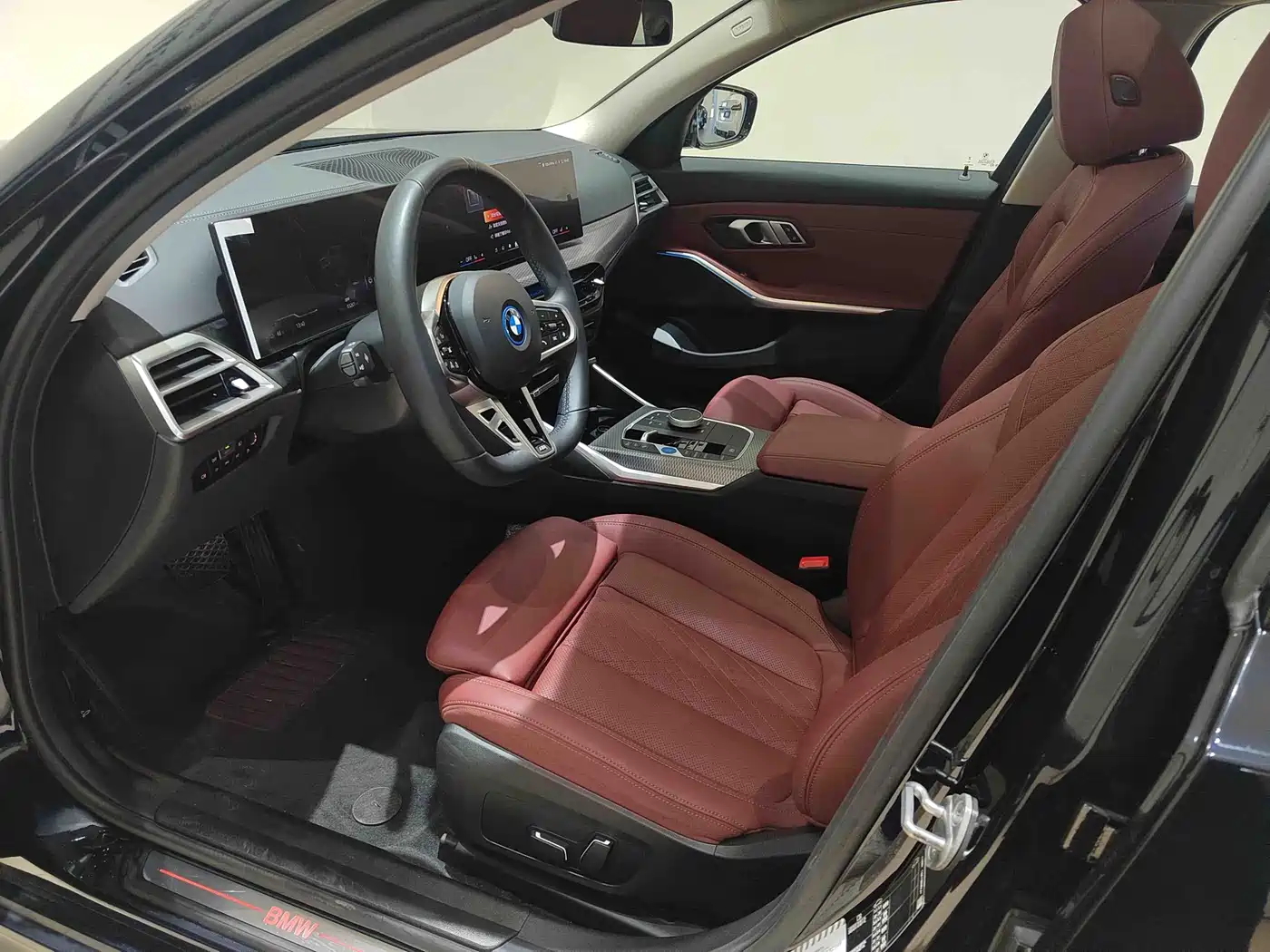 BMW i3 2025 eDrive 40 L Shadow Night Package фото 6