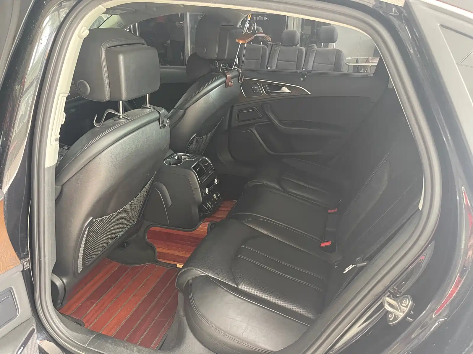 Фото 7 - Audi A6L