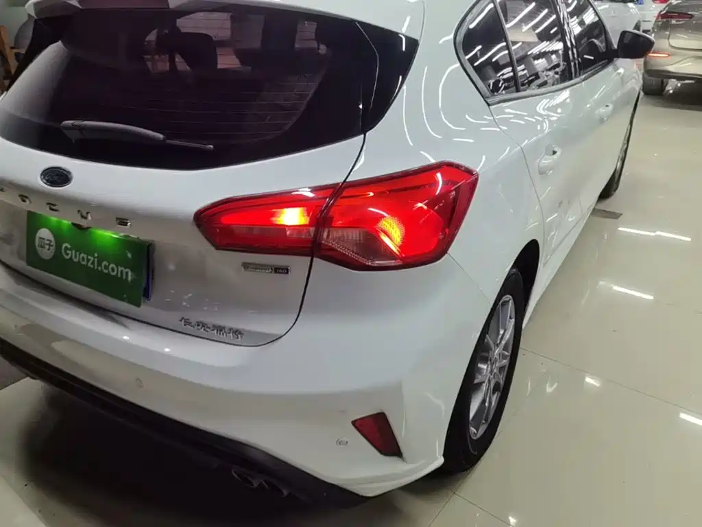 Photo 8 - Ford Focus