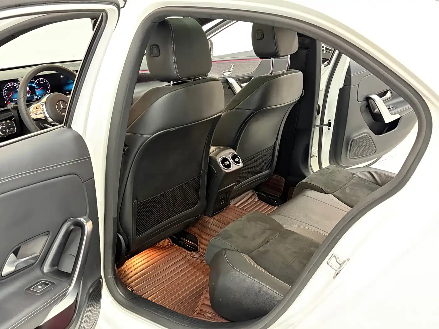 Mercedes-Benz A-Class 2021 A 200 L Sport Sedan Fashion Edition фото 6