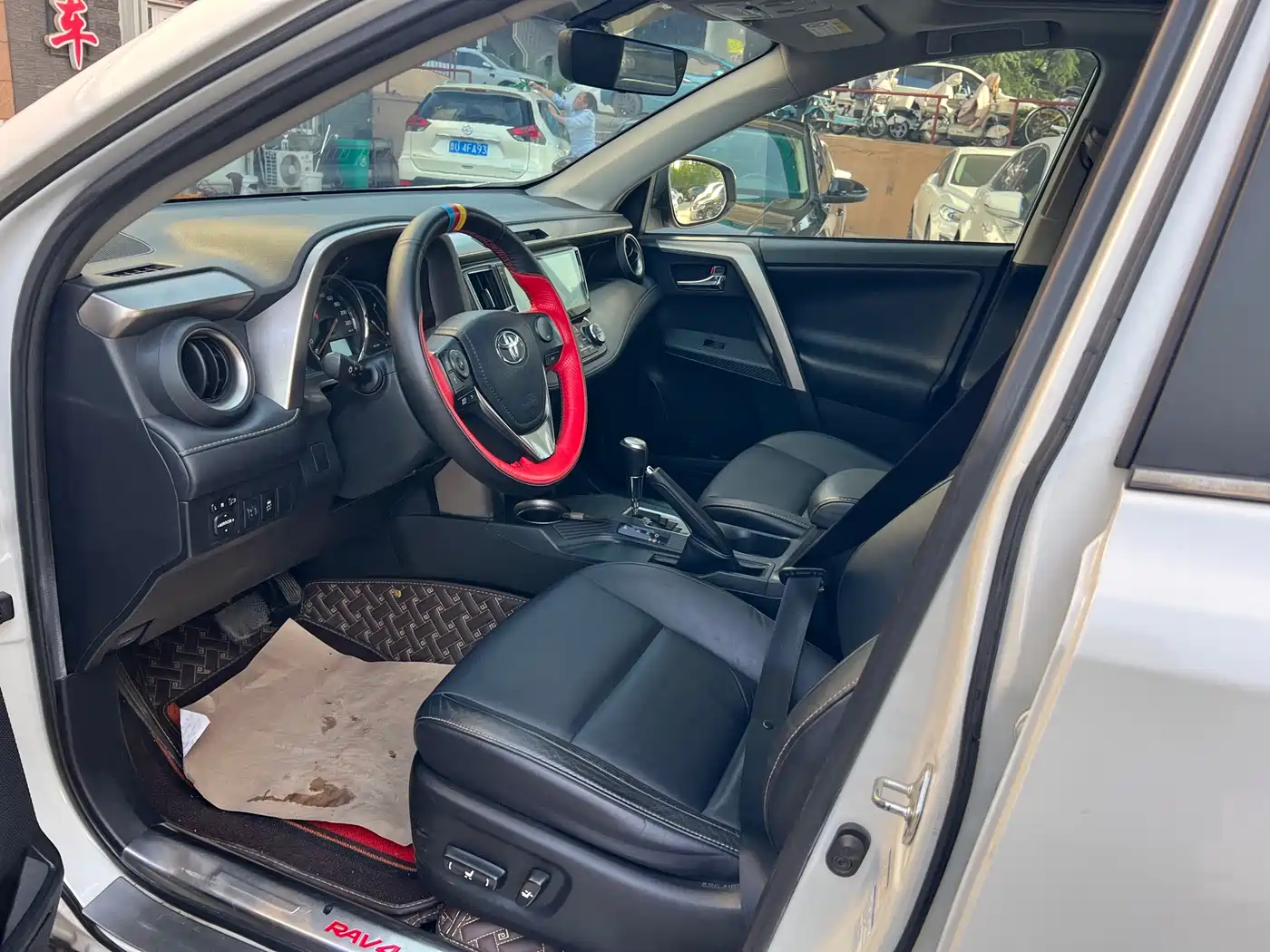 Toyota RAV4 Rongfang 2015 2.0L CVT 4WD Pioneer Edition фото 7