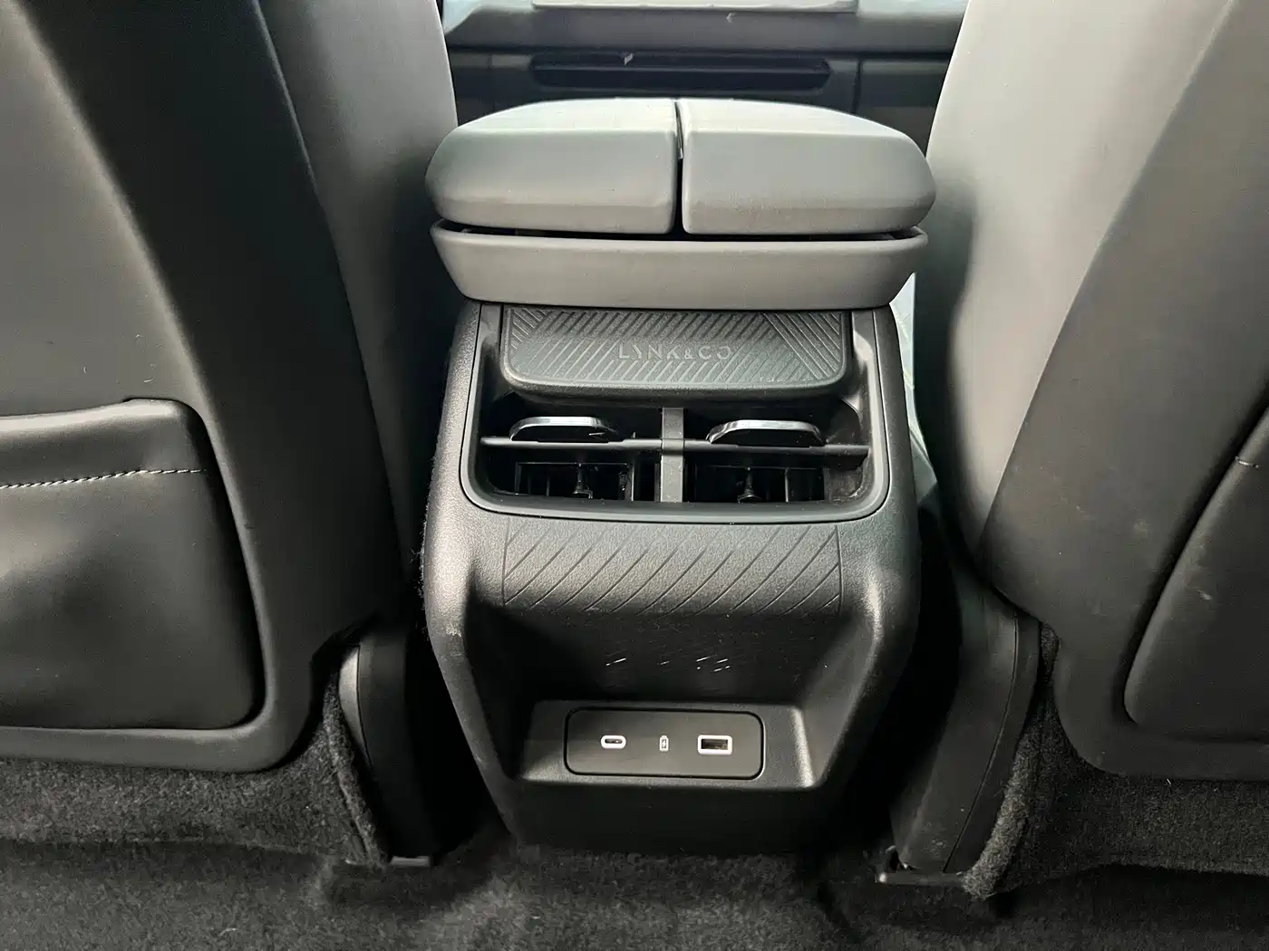 Lynk & Co 08 EM-P 2025 120km Long Range Pro фото 31