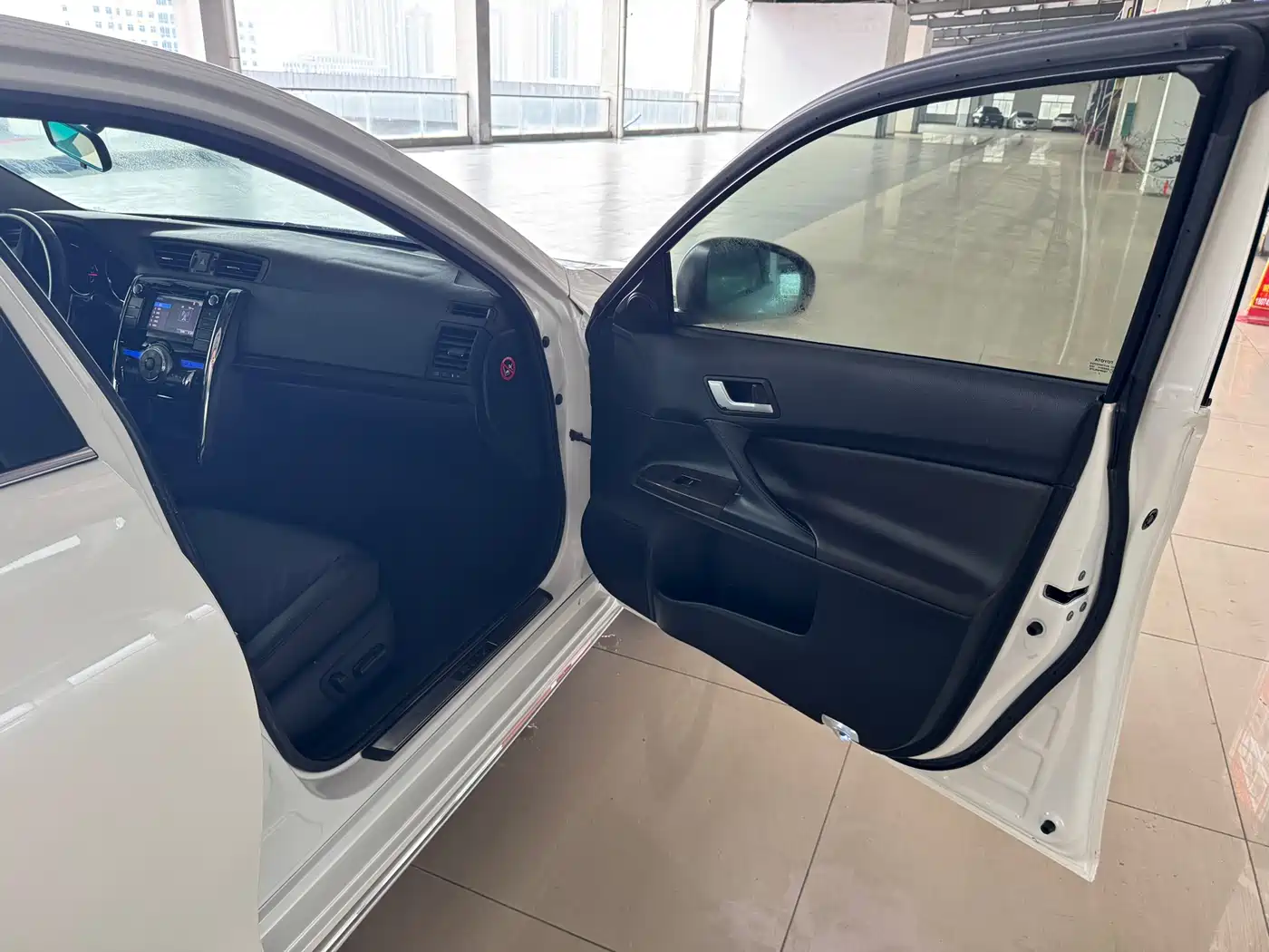 Toyota Reiz 2013 2.5V Premium Edition фото 19