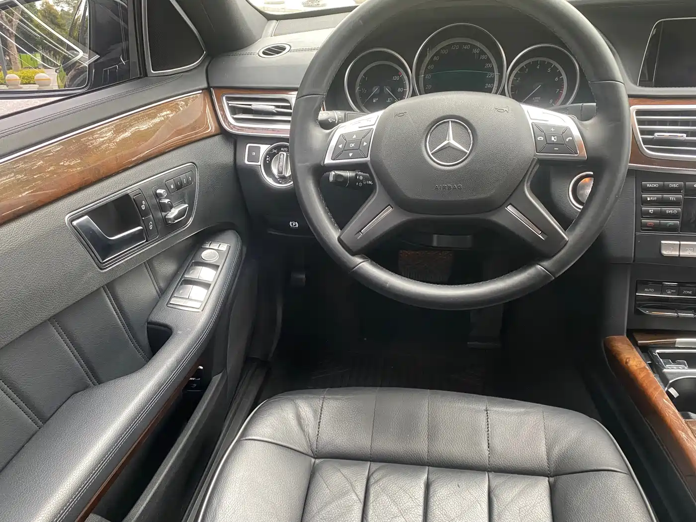 Mercedes-Benz E-Class 2015 E 320 L Luxury 4MATIC фото 13