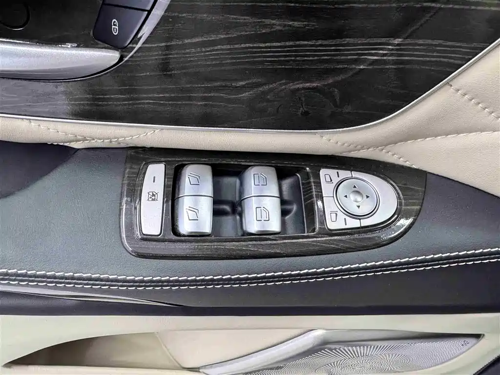 Mercedes-Benz Vito 2021 2.0T Elite 7-Seater фото 16