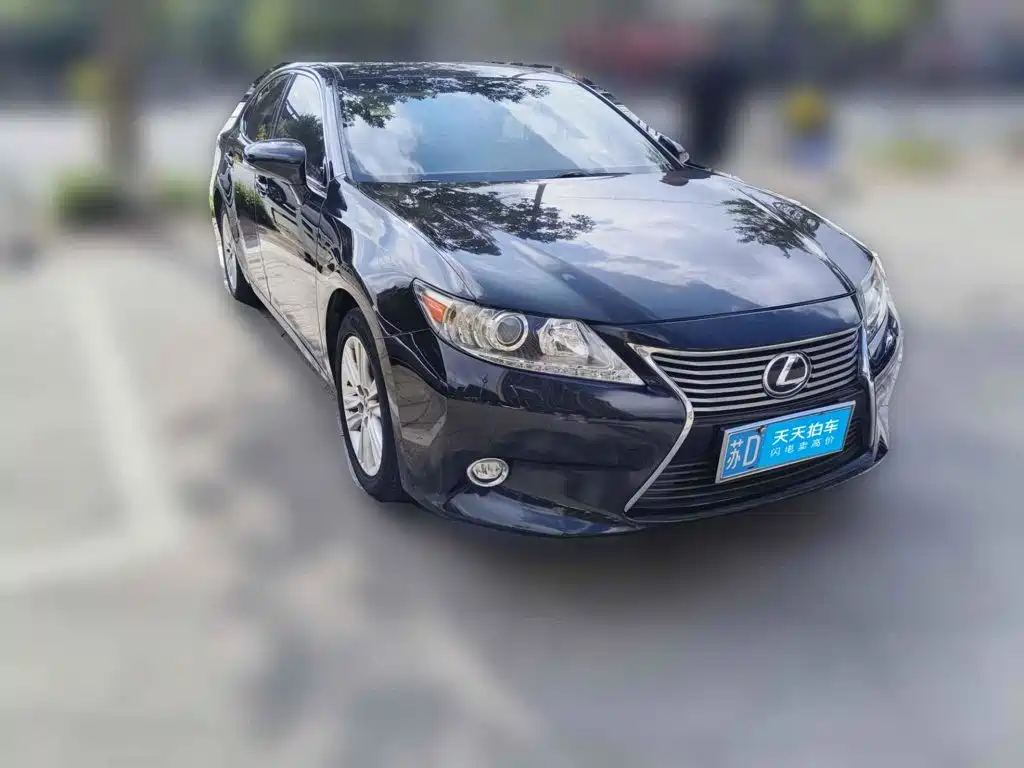 Фото 3 - Lexus ES