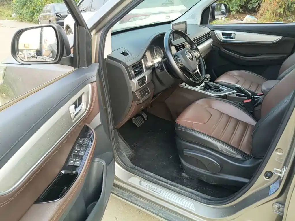Photo 16 - Dongfeng Fengxing Jingyi X6
