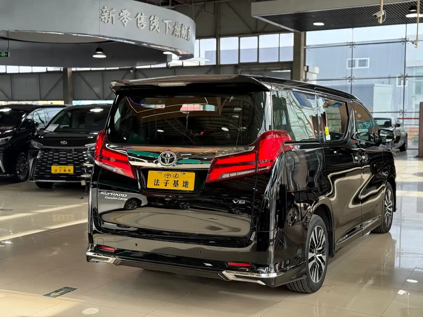 Toyota Alphard 2018 Facelift 3.5L Premium Edition фото 25