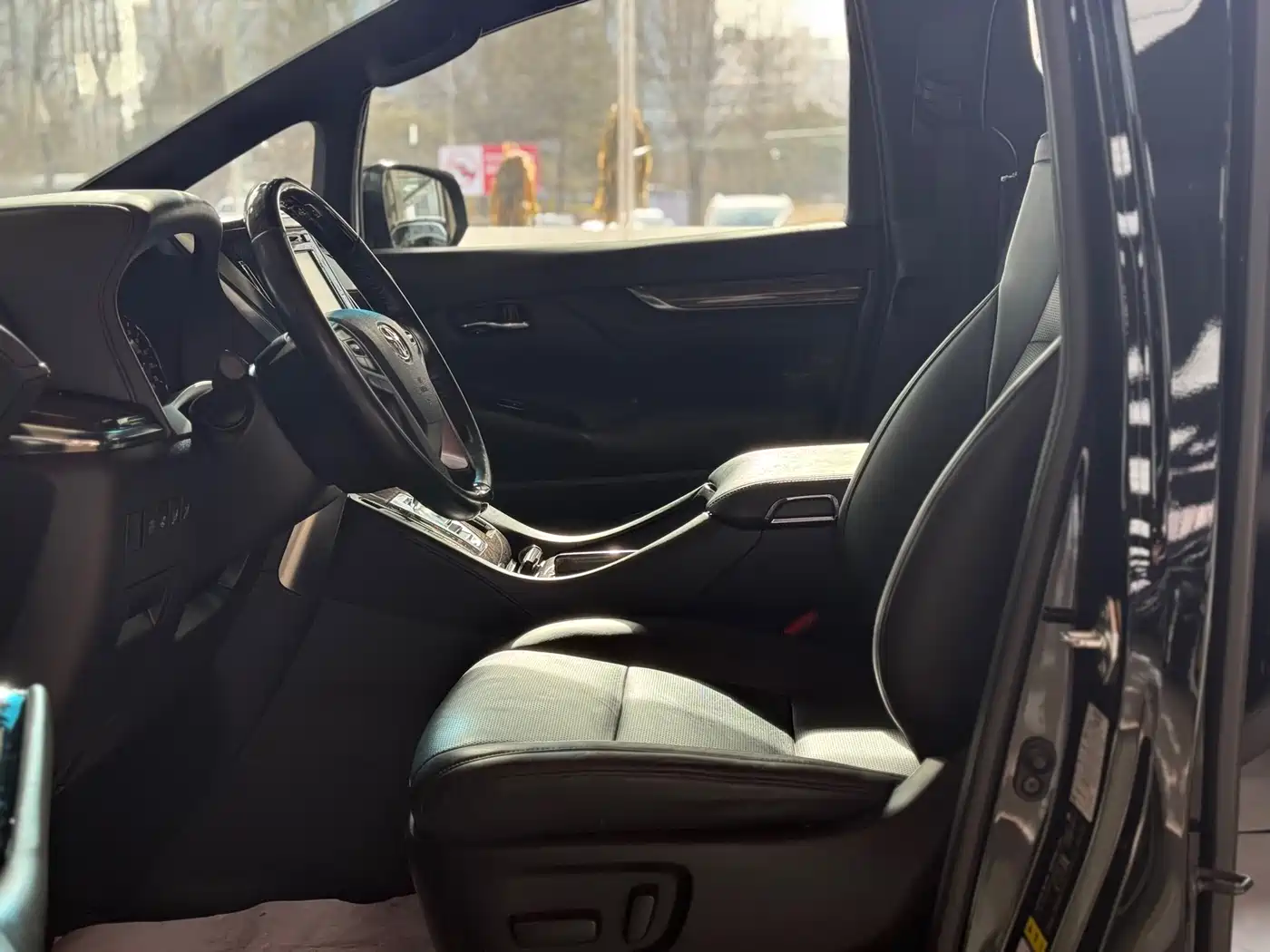 Toyota Alphard 2018 Facelift 3.5L Premium Edition фото 16