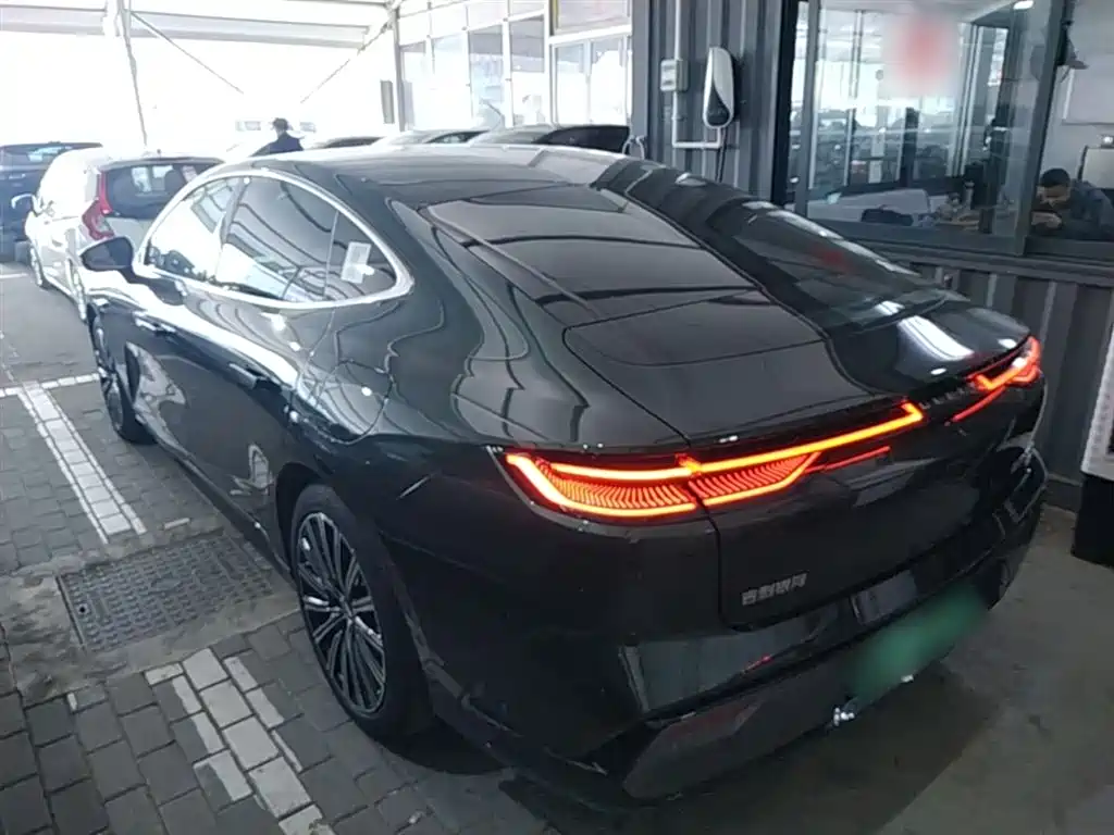 Geely Galaxy Galaxy Xingyao 8 2025 130km EM-P Starship Edition фото 5