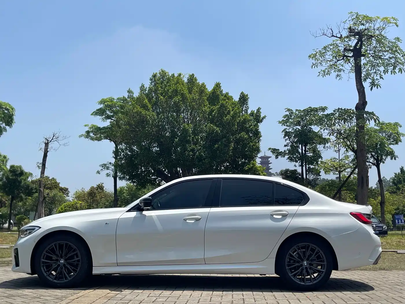 BMW 3 Series 2022 325Li M Sport Shadow Edition фото 24
