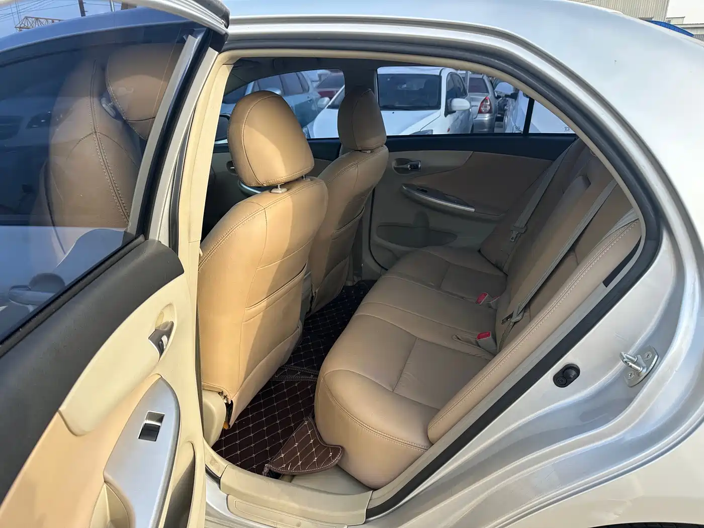 Toyota Corolla 2012 Styling Edition 1.8L CVT GL-i фото 6