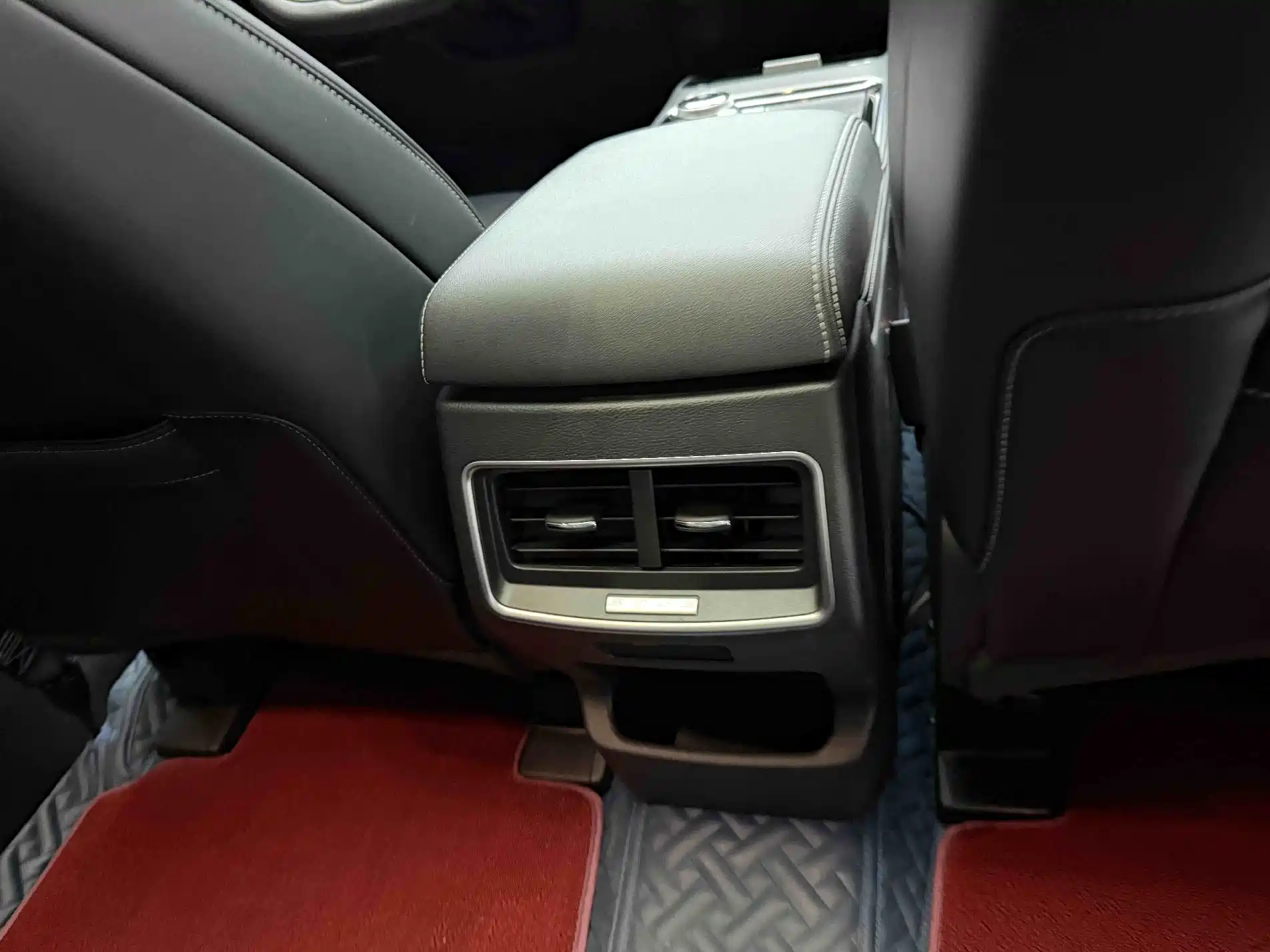 Фото 16 - Ford Edge