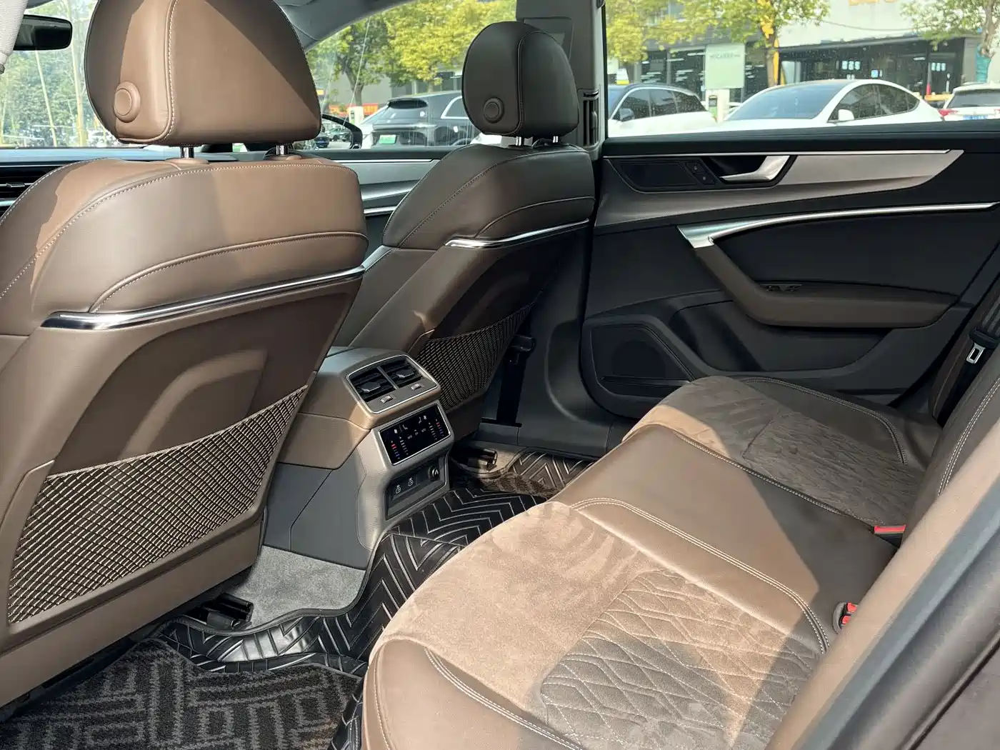 Audi A7L 2024 45TFSI quattro S-line Vision Edition Crystal Package фото 10