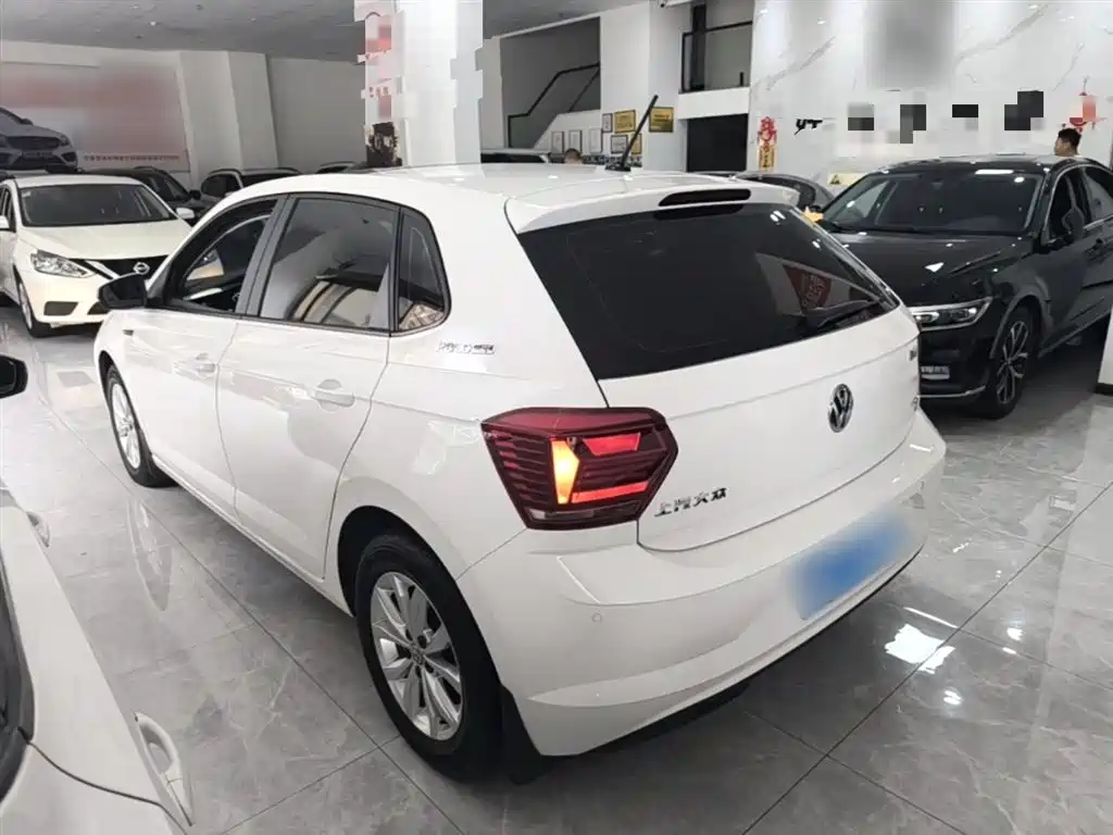 VOLKSWAGEN POLO
