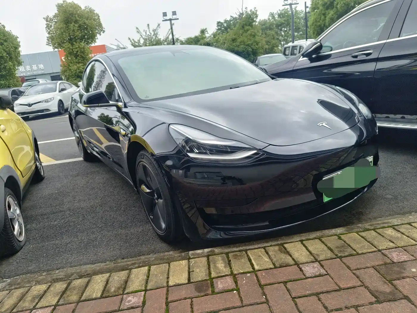 TESLA MODEL 3