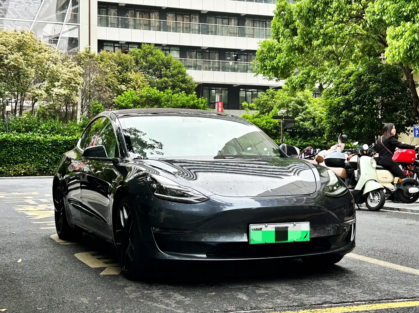 TESLA MODEL 3