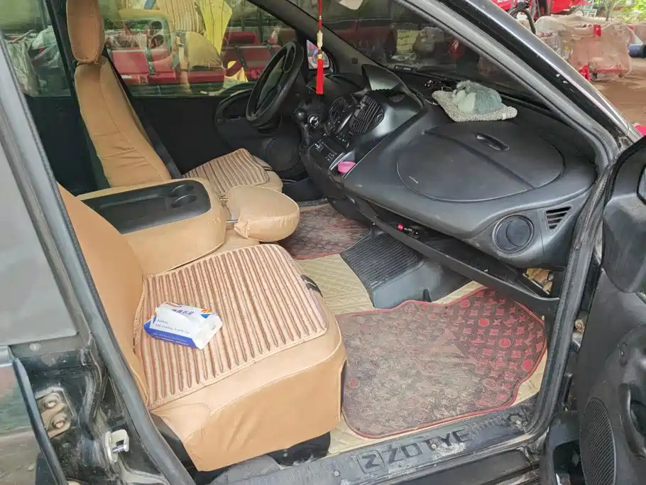 Zotye M300 2015 2010 Model 1.6L Bi-Fuel Standard 6-Seater