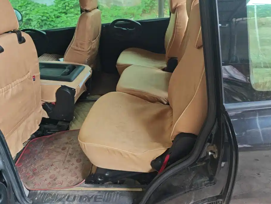 Zotye M300 2015 2010 Model 1.6L Bi-Fuel Standard 6-Seater