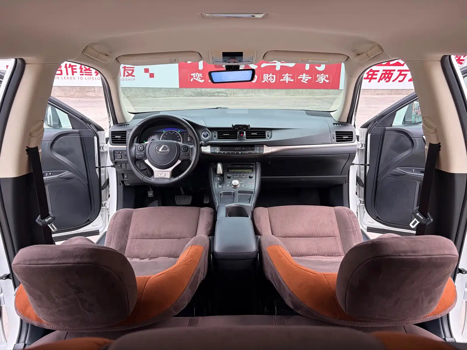 Фото 7 - Lexus CT