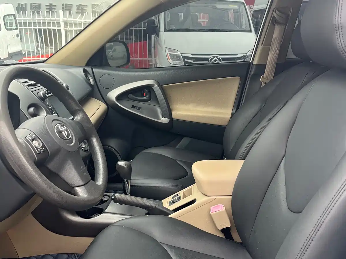 Toyota RAV4 Rongfang 2013 Special Edition 2.0L Auto Classic фото 8